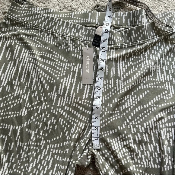 Chicos Travelers wide leg pull on pants sage green cream crop  4 / XXL new - Picture 6 of 8